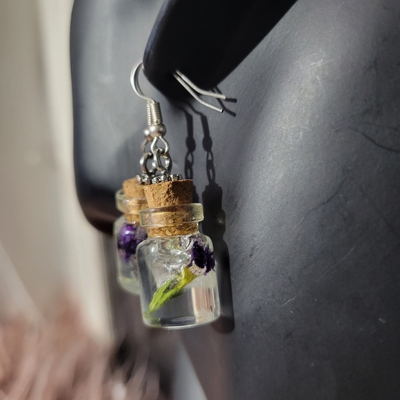 NEW Handmade Resin Earrings Preserved Little Purple Flower In Mini Glass Jar - Picture 7 of 15
